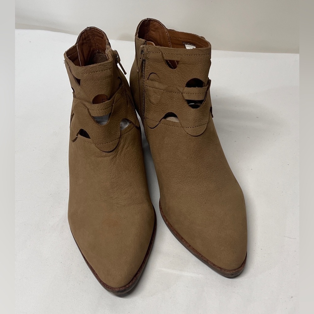 LUCKY BRAND Tan GEZANA laser cut nubuck ankle boots size 7.5.‎ - Picture 3 of 8